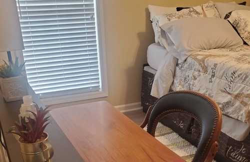 Midland Casa | Bed and Breakfast Personal Chef (Wanderlust Room)