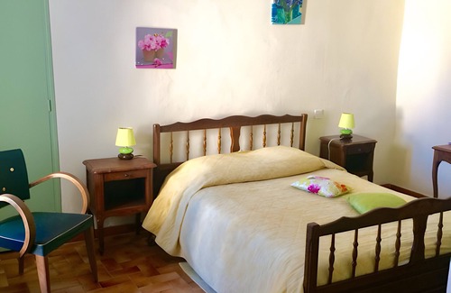 Salinelles Cama Y Desayuno | Bed and Breakfast 'Printemps' con terraza compartida, jardín privado y Wi-Fi