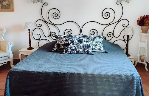 Murato Cama Y Desayuno | Alojamiento y desayuno 'Regina' con piscina compartida, Wi-Fi y aire acondicionado.