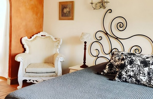 Murato Cama Y Desayuno | Alojamiento y desayuno 'Regina' con piscina compartida, Wi-Fi y aire acondicionado.