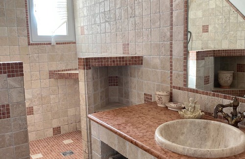 Murato Cama Y Desayuno | Alojamiento y desayuno 'Regina' con piscina compartida, Wi-Fi y aire acondicionado.