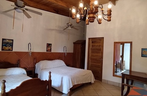 Escazú Cama Y Desayuno | Bed and Breakfast, posada de la Costa Verde.