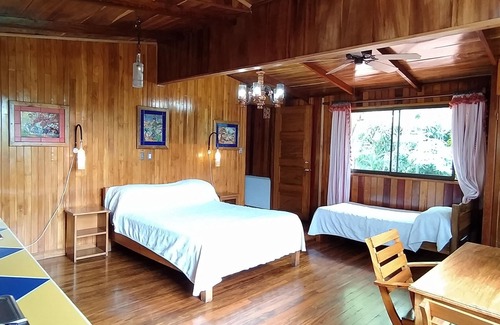 Escazú Cama Y Desayuno | Bed and Breakfast, posada de la Costa Verde.