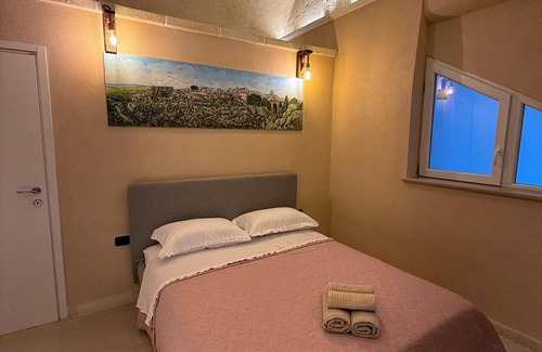 Massafra Cama Y Desayuno | Bed and Breakfast 'Super Luxury' with Private Garden, Wi-Fi and Air Conditioning