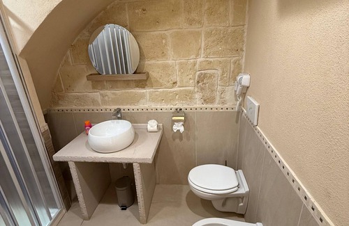 Massafra Cama Y Desayuno | Bed and Breakfast 'Super Luxury' with Private Garden, Wi-Fi and Air Conditioning