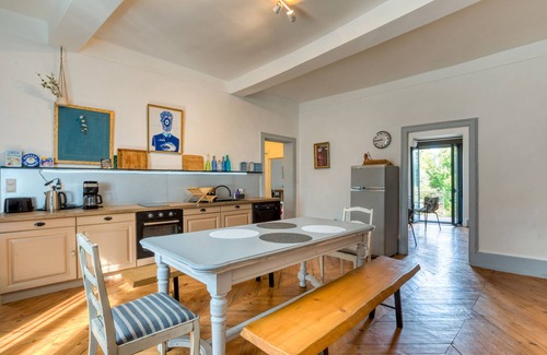 Saint-Andre-de-Sangonis Cama Y Desayuno | Bed and Breakfast 'Grande Chambre' with Shared Pool, Shared Garden and Wi-Fi
