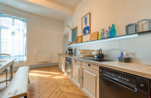 Saint-Andre-de-Sangonis Cama Y Desayuno | Bed and Breakfast 'Grande Chambre' with Shared Pool, Shared Garden and Wi-Fi