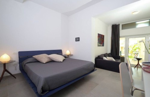 Palazzolo dello Stella Cama Y Desayuno | Bed and Breakfast Loggia degli Artisti 'Deluxe Room Two' con Piscina Compartida y Aire Acondicionado