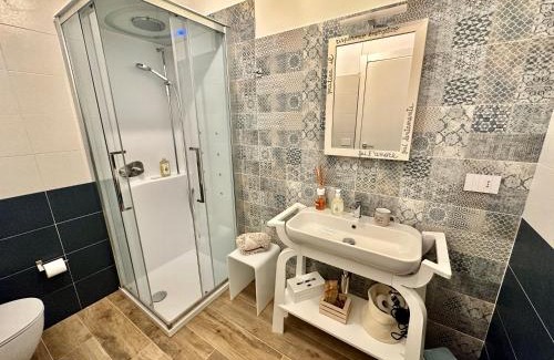 San Benedetto del Tronto Apartamento | Bed Art Relaxing Suite - Appartamento con Sauna Happiness Suite Gallery