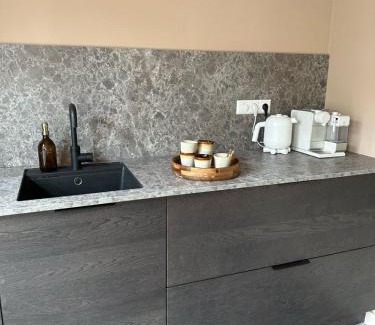 Medemblik Apartamento | Bed bij Bistro