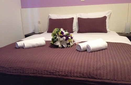 Kustici Cama Y Desayuno | Bed & Breakfast Marta & Tona