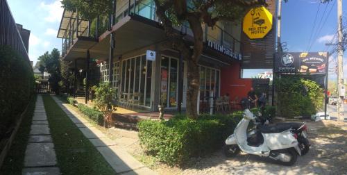 Wua Lai Hotel | BED STOP Hotel Chiangmai