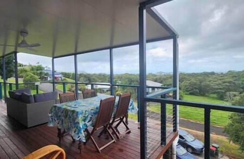 Wongaling Beach Casa | Bedarra Beachhouse Escape to your own private paradise