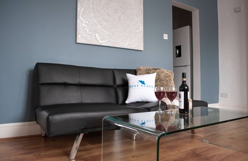 Kempston Condominio | Bedford Rd Apartment| Ideal for Hospital & Town Centre