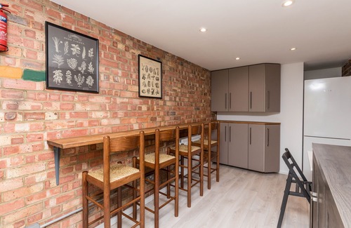 Horsham Casa | Bedford - Stunning Town House with Patio Garden