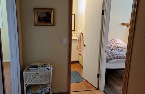 Division No. 8 Otro | Bedroom for rent, short or long term. Close to Gull Lake and Lacombe.