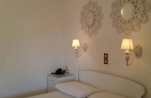 Agia Marina Cama Y Desayuno | Dormitorio a dos pasos de la playa de Agia Marina