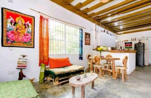 Papare Casa | Bedroom with air conditioning and private bathroom near the beach.