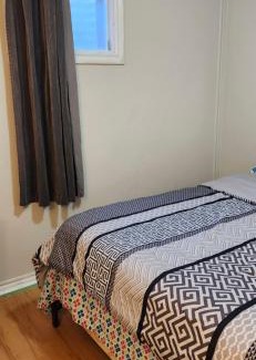 Mississauga Casa | Bedroom with double bed
