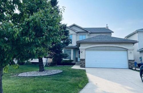 Fort Gary Casa | Bedrooms in Kenaston, Close to Walmart, Costco, IKEA, Outlet