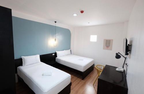 Lapu-Lapu Cama Y Desayuno | Beds & Friends Hostel Mactan with Pool and Bar