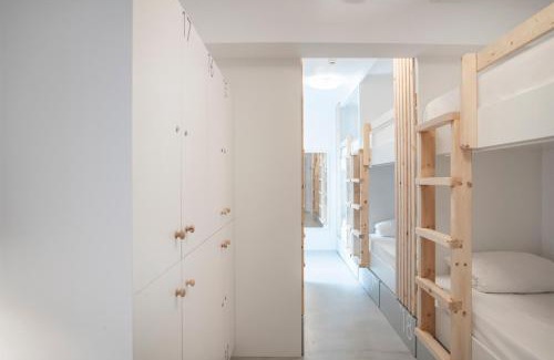 Fira Hostal | Bedspot Hostel