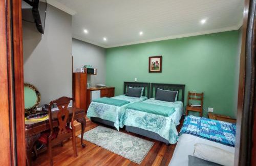 Waverley Casa | BEE-autiful Stay SC Garden Cottage