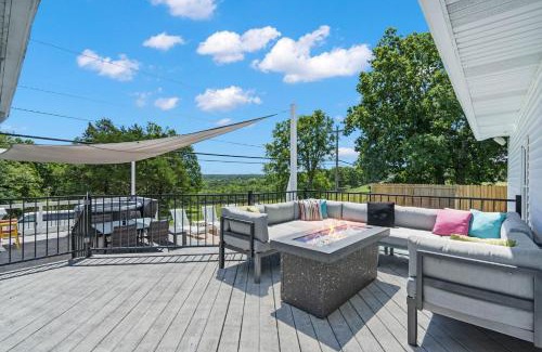 Branson Casa | Bee Creek Poolside