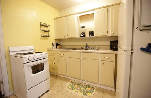East Pensacola Heights Casa | Bee Our Guest: EPH, Close to Downtown and Beach!