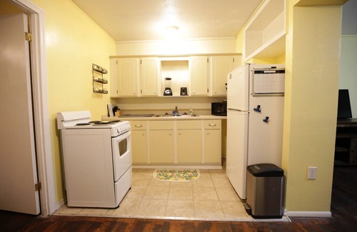 East Pensacola Heights Casa | Bee Our Guest: EPH, Close to Downtown and Beach!