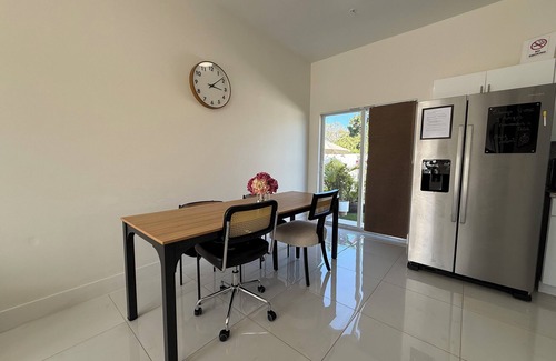 Gladeview Casa | Bee Our Guest@PatioHeaven-Free Parking-FirePit-BBQ