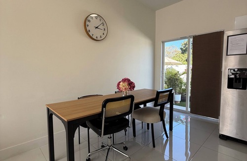Gladeview Casa | Bee Our Guest@PatioHeaven-Free Parking-FirePit-BBQ