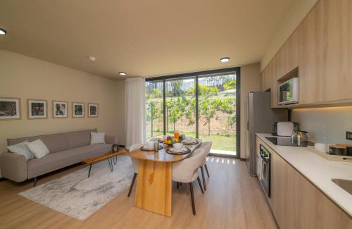 Santa Ana Apartamento | BEE Suites San José - Santa Ana