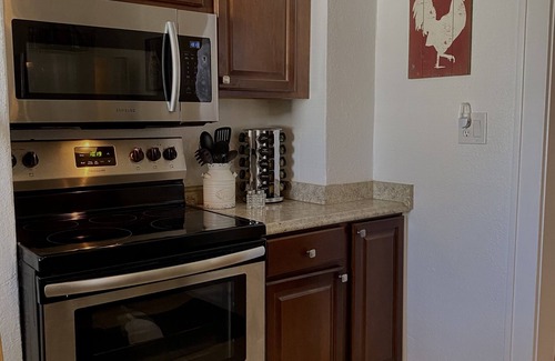 Bedford Casa | ~Bee1 Bungalow~Charming & Cozy in a Prime Location!