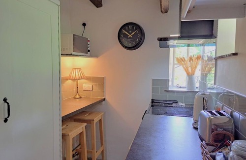 Worton Cabaña | Beebole Cottage, cosy 17th century cottage in heart of Yorkshire Dales near lake