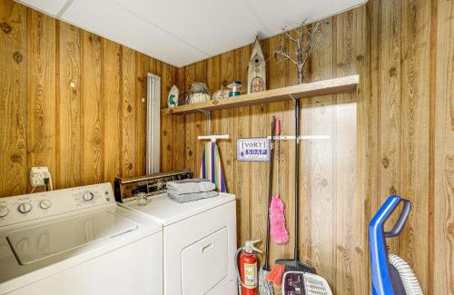 Beech Mountain Casa | Beech Mountain Cabin with Deck, Grill Ski and Hike!
