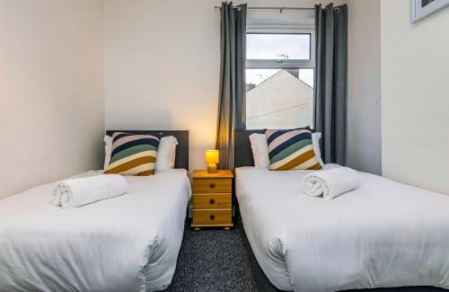 Bramcote Casa | Beeston town house - Sleeps 4
