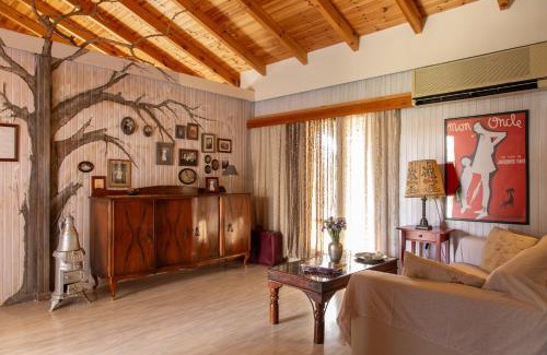 Kineta Casa | Beetle Villa retro country house