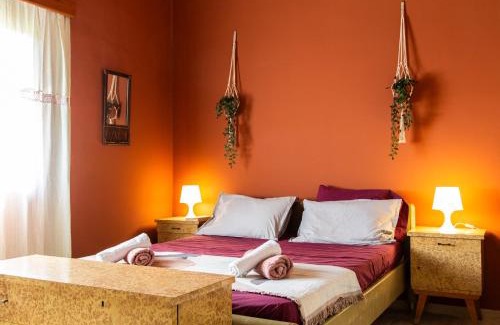 Kineta Casa | Beetle Villa retro country house
