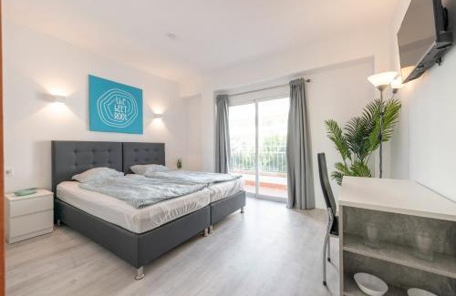 El Arenal Hotel | Beetroot, jedes Zimmer verfügt über Smart TV , eigenes Bad mit Regendusche und Balkon