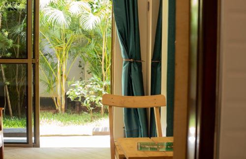 Hoima Casa | BeezBinn