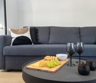 Piraeus Apartamento | Begonia Suite - 5 min drive to Piraeus Port