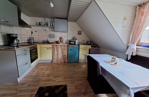 Steinwiesen Apartamento | Behagliche Ferienwohnung 50qm im Obergeschoss mit Garten und Freisitz
