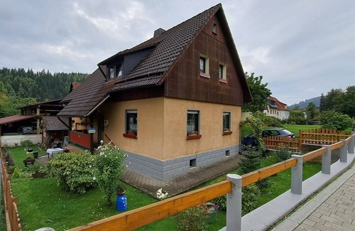 Steinwiesen Apartamento | Behagliche Ferienwohnung 50qm im Obergeschoss mit Garten und Freisitz