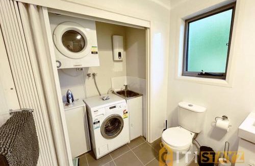 Turner Apartamento | Beige & Beautiful - 1bd 1bth Apt - Close to ANU