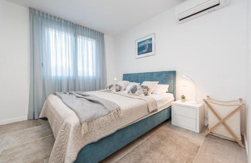 Mandre Casa | Bekina, stylish rooftop pool apartment