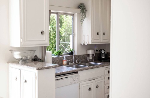 Westwood Apartamento | Bel Air & Beverly Hills, Bright & Charming: Fully Equipped - 2bed/2bath apt.
