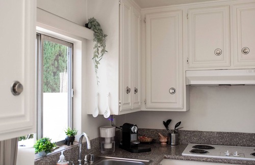 Westwood Apartamento | Bel Air & Beverly Hills, Bright & Charming: Fully Equipped - 2bed/2bath apt.