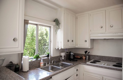 Westwood Apartamento | Bel Air & Beverly Hills, Bright & Charming: Fully Equipped - 2bed/2bath apt.