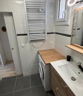 Saint-Andre-de-Sangonis Apartamento | Bel appartement cœur de village